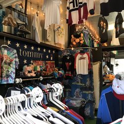 Vintage clothes , vintage champion , Tommy Hilfiger , polo Ralph Lauren , jerseys , vintage snapbacks , Nike windbreakers , vintage adidas windbreaker