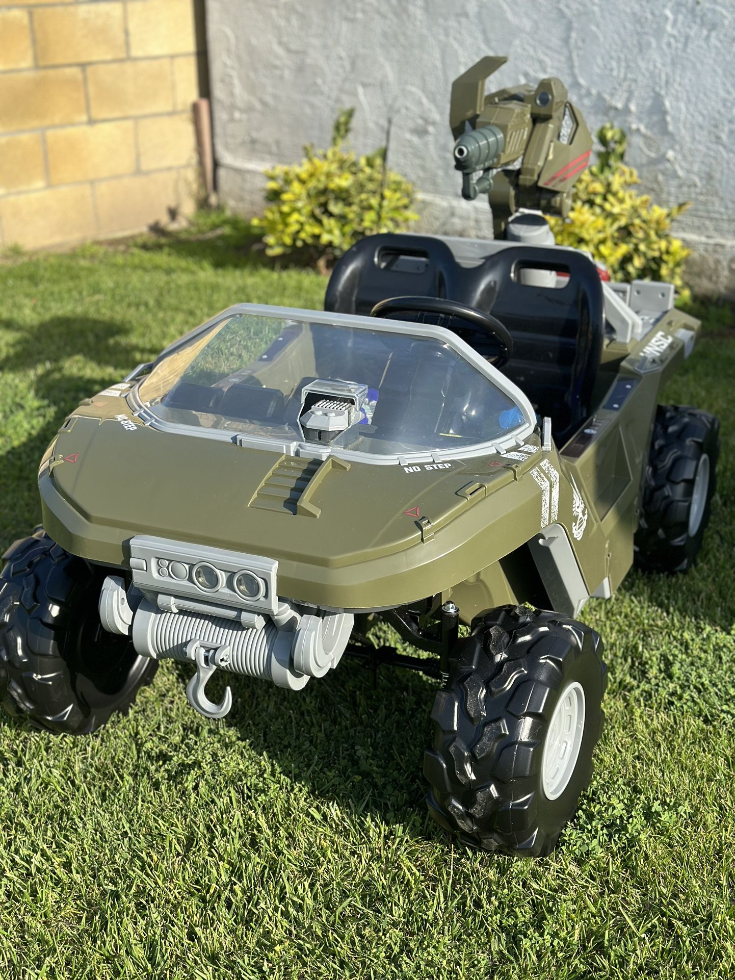 24 Volt Microsoft Halo Warthog Ride On with Laser Tag Blaster and Vest Included - For Boys & Girls Ages 3 and up