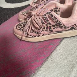 Mens 8.5 Sneaker 50$