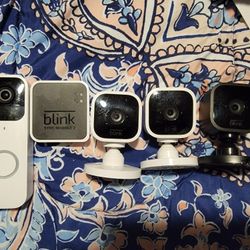 3 BLINK Indoor Cameras 1 Video Doorbell Camera 1 Sync Module. 