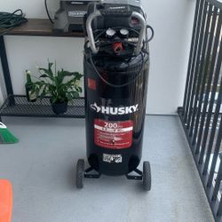 Husky  20 Gal 200 PSI