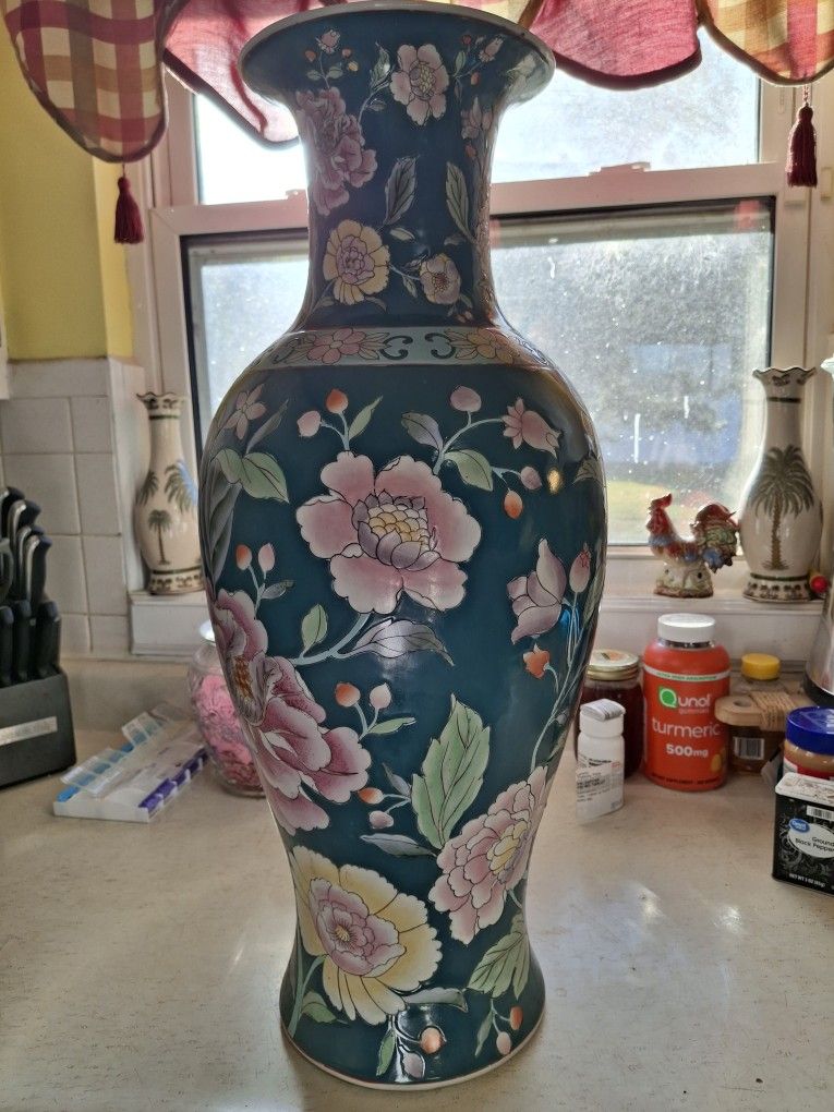  BEAUTIFUL  DECORATIVE  CERAMIC  VASE  LOTS OF COLORS AND  FLOWERS  BEAUTIFUL  Green  🌿 