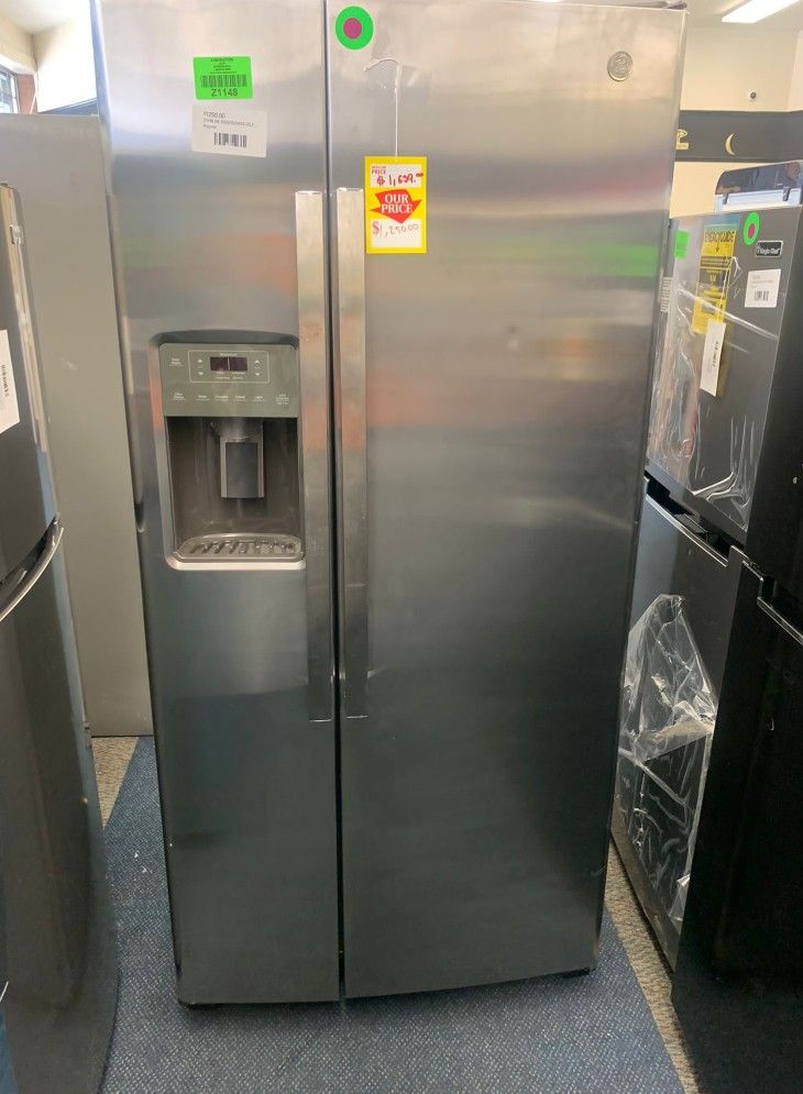 GE GSS23GSKSS 23.2 Cu. Ft. Side-by-Side Refrigerator 66I9