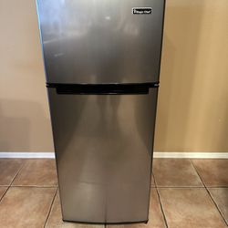 Magic chef 4.5 cubic foot 2 door refrigerator deals