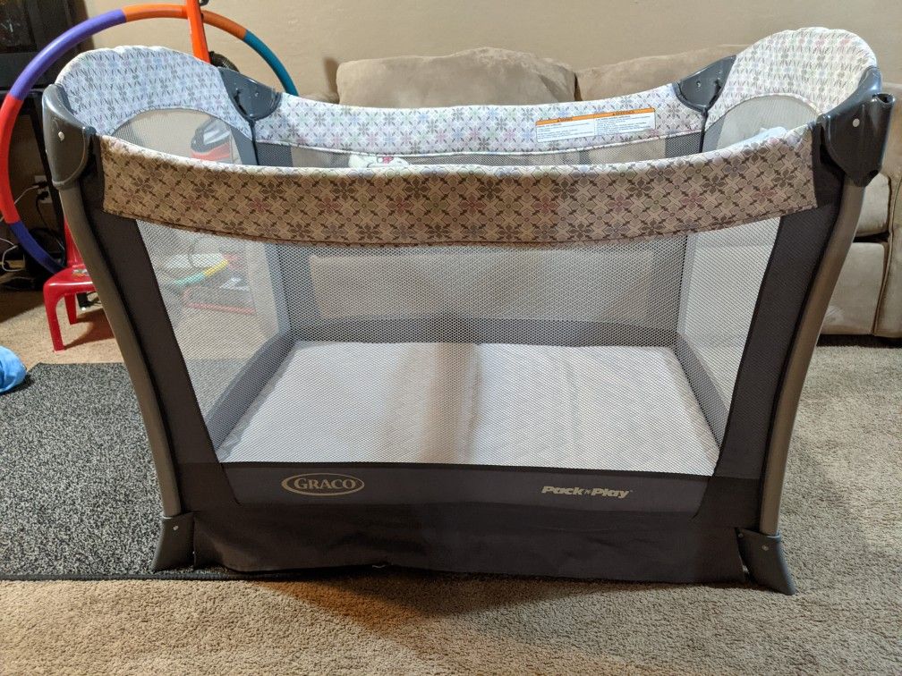 Graco Pack and Play Crib 