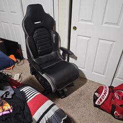 Rocker Game Chair With Surround Sound  The Lights Dont Work But In Very Good Codition 