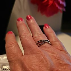 New Silver Cris Cross Ring Size 8