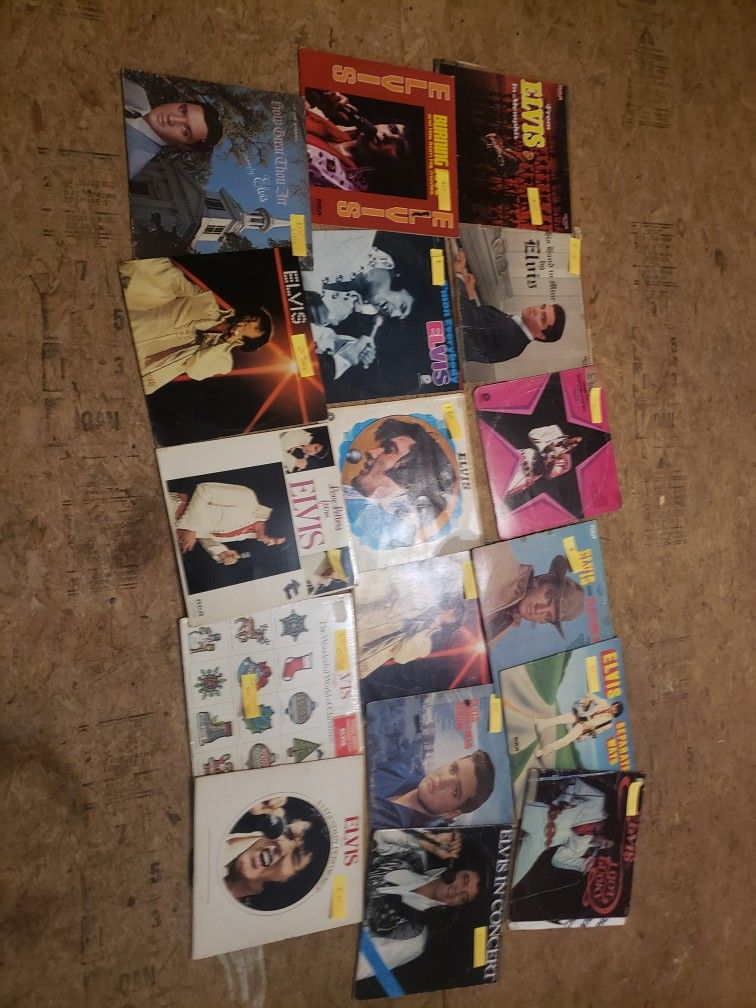 17 Vintage ELVIS PRESSLEY VINYL RECORDS W/ Free Record Player!