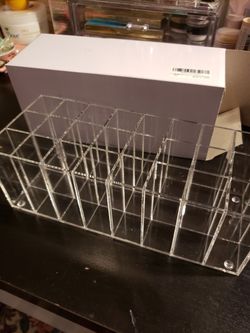 Clear acrylic lip gloss organizer