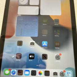 iPad 6th Generation WiFi 32GB Good Condition Unlocked Updated Apple Pencil Compatible 