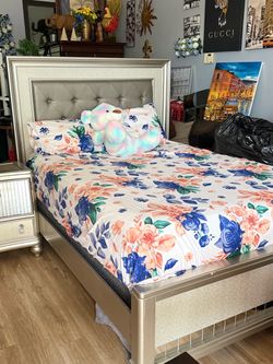 Silver Tufted Bed Frame Full/Queen