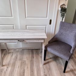 Mint Condition Desk and Chair. Barely Used! Perfect For A Home Office 