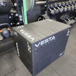 HEAVY DUTY VERY SOLID AND FIRM PYLE/JUMP BOX WITH 3 DIFFERENT HEIGHTS 20 IN, 24 IN, 30 IN ( BRAND NEW IN THE BOX  )