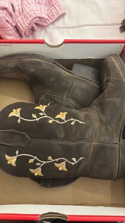 Women cowgirl boots