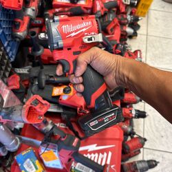 Milwaukee M12 Impact With Battery 