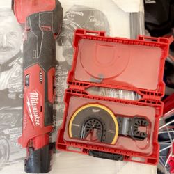 Multi Tool With Box Full Of Blades Fuel, Milwaukee
