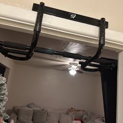 Pull Up Bar