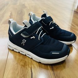 Amazing On Cloud Kids Sneakers Like New