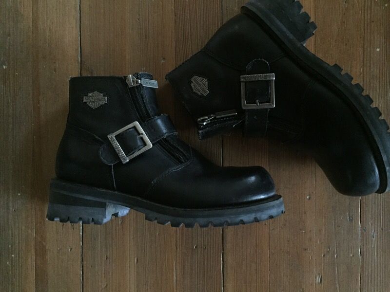 Woman’s Harley Davidson boots