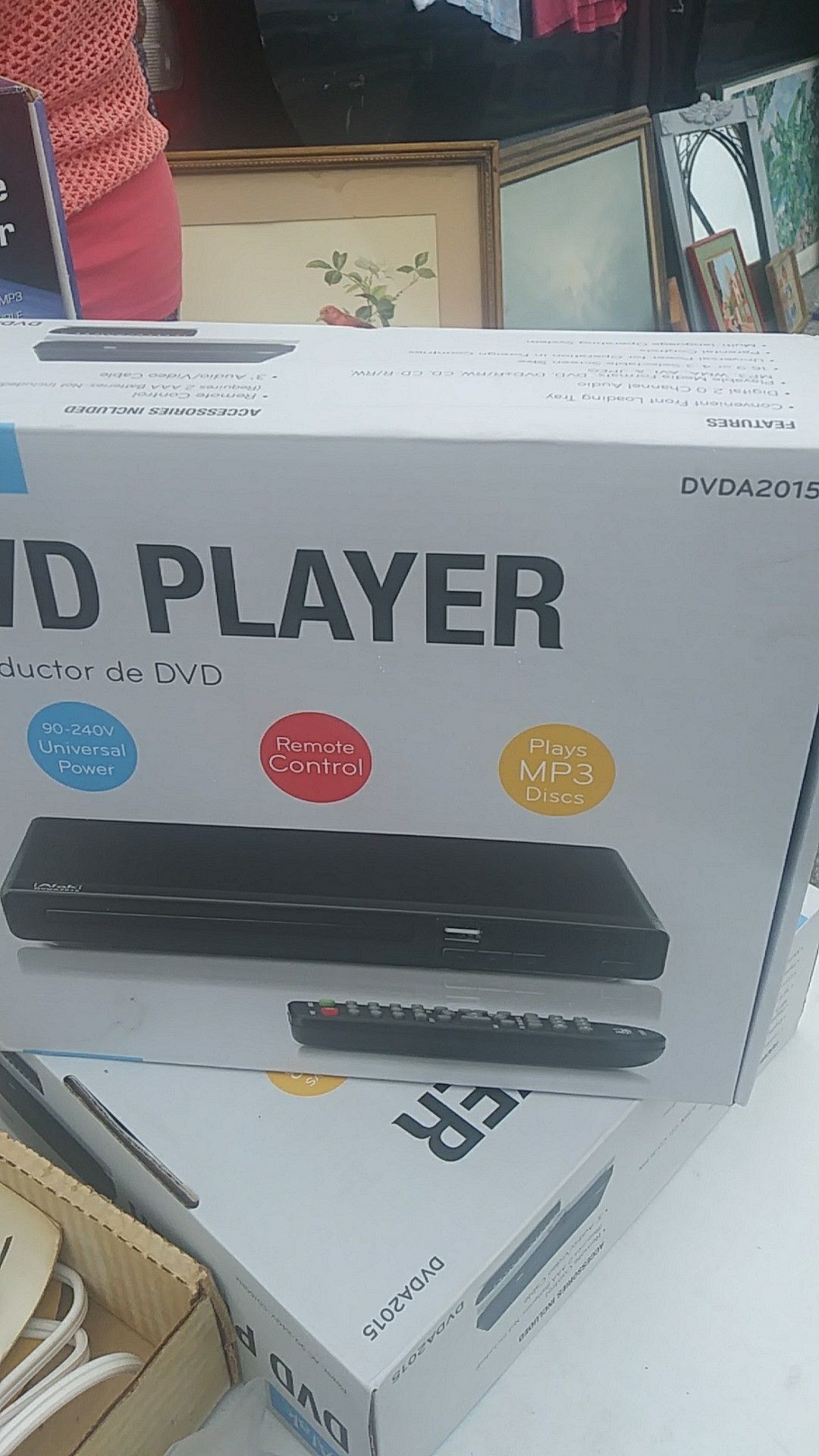 DVD player and portable DVD player