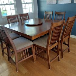 Dining table with leaf and 8 padded chairs