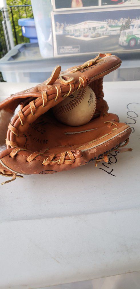 Baseball Glove W Ith Ball