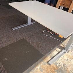 Height Adjustable Table ( Herman Miller)