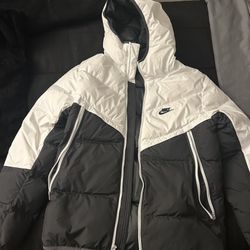 Black and White Nike Puffer Coat Men’s Small 