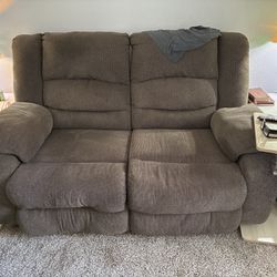 Brown Dual Recliner Loveseat – Extremely Comfortable