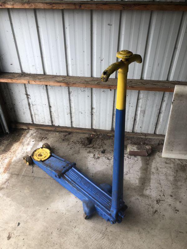 Walker 2 ton floor jack for Sale in WA OfferUp