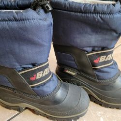 Kids SNOW BOOTS SIZE 13  BAFFIN MUSTANG