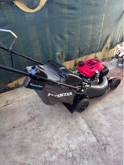 BRAND NEW HONDA HRN-216 VLAA /170CC/ ELECTRONIC START/ TWIN BLADE / GRASS BAG INCLUDED WITH FULL PRICE OFFER.