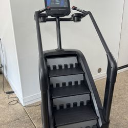 Life Fitness 95PS Powermill Stairmaster Climber w/ 16" Touchscreen 