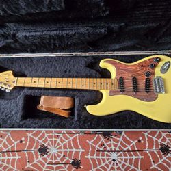 Fender Stratocaster-2015 MIM