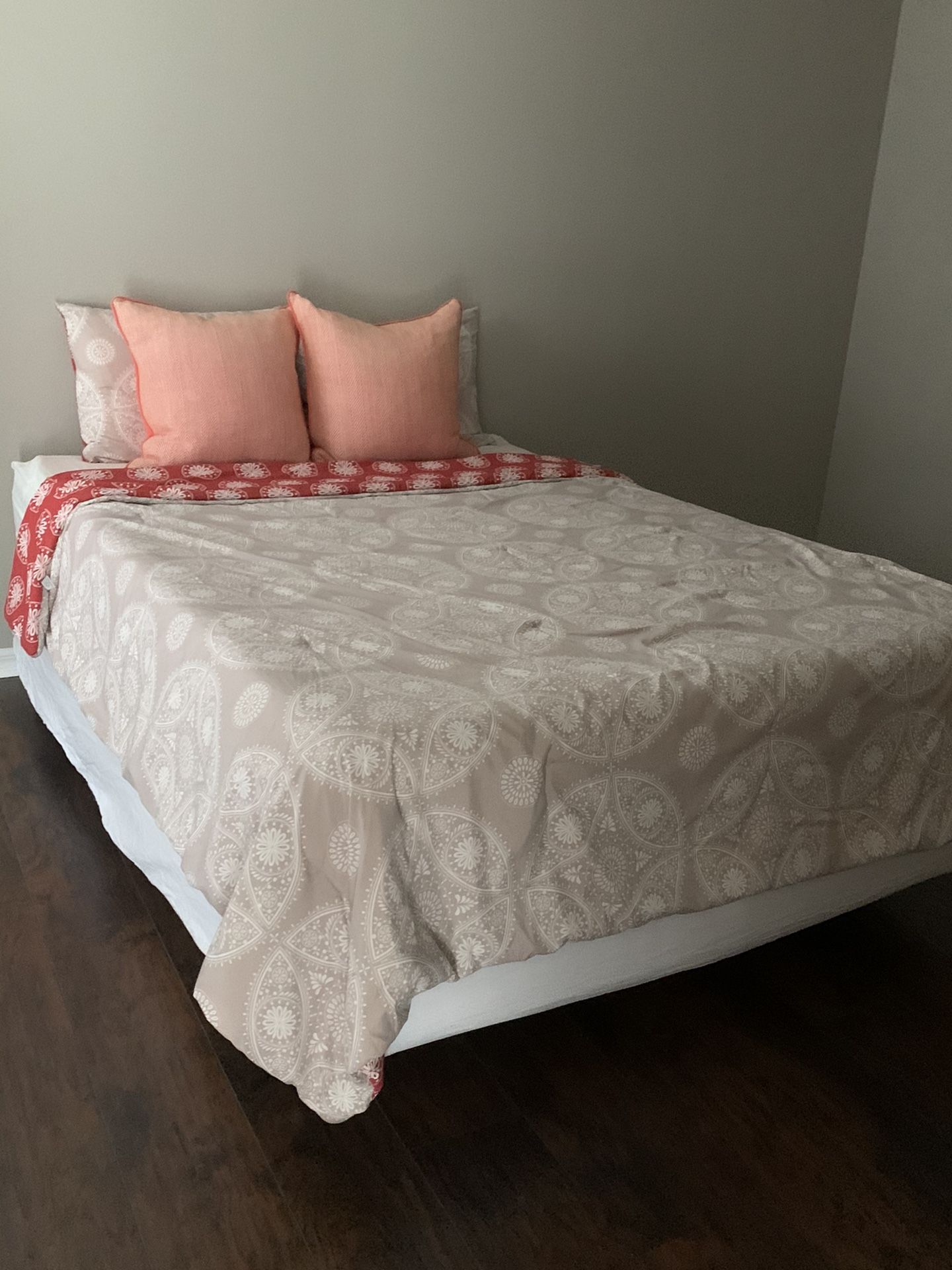 Queen bed matress box spring and bottom frame