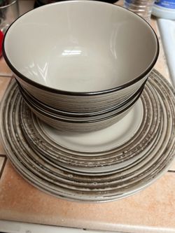Dinnerware Set - Plates and Bowls