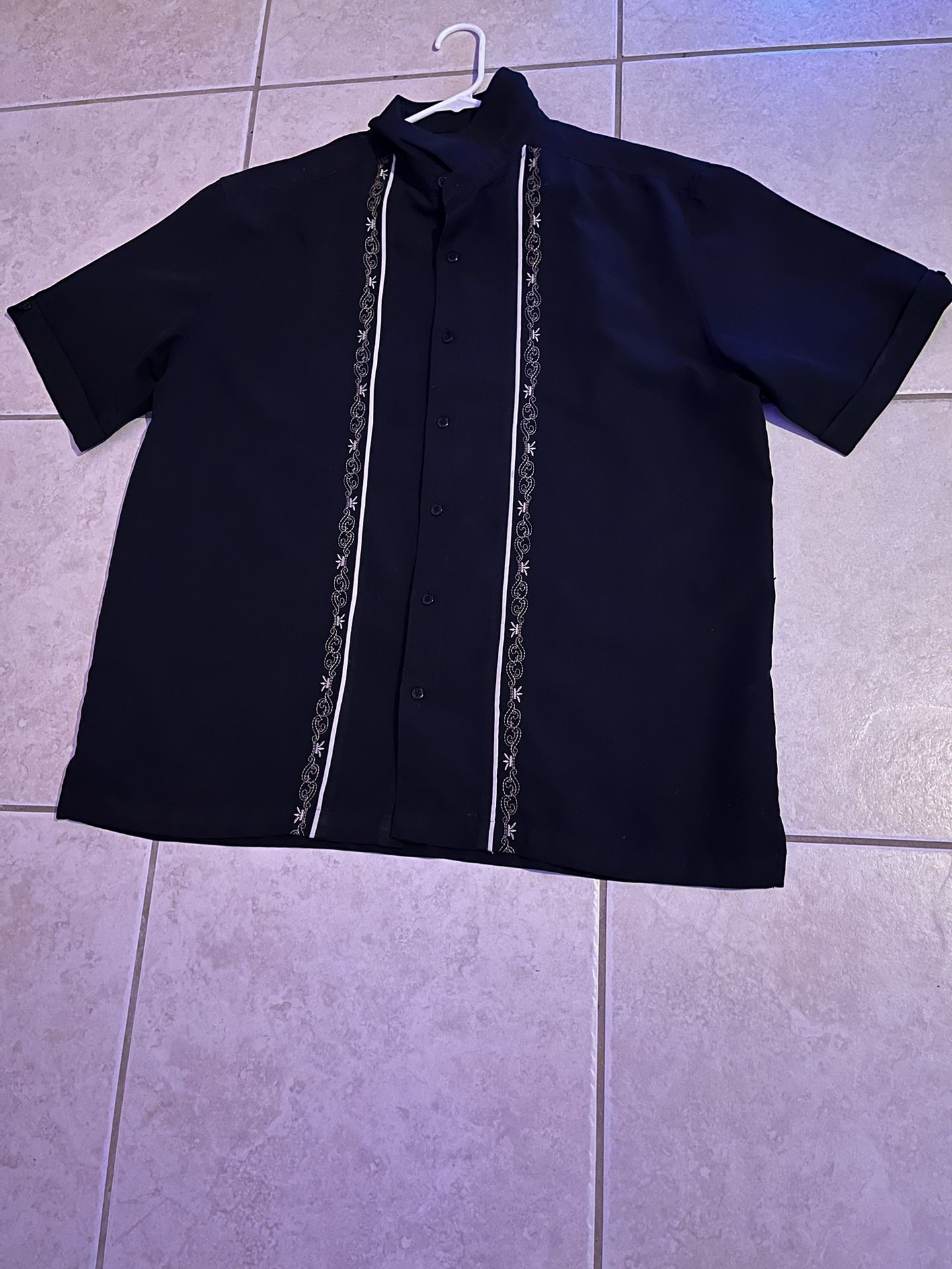 XL Black And White Button Up 