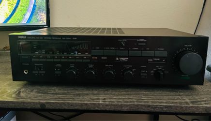 Yamaha RX-700U stereo receiver