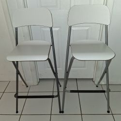 lot of 2 NOT identical but very similar bar stools with cushions $20 FIRM for both!