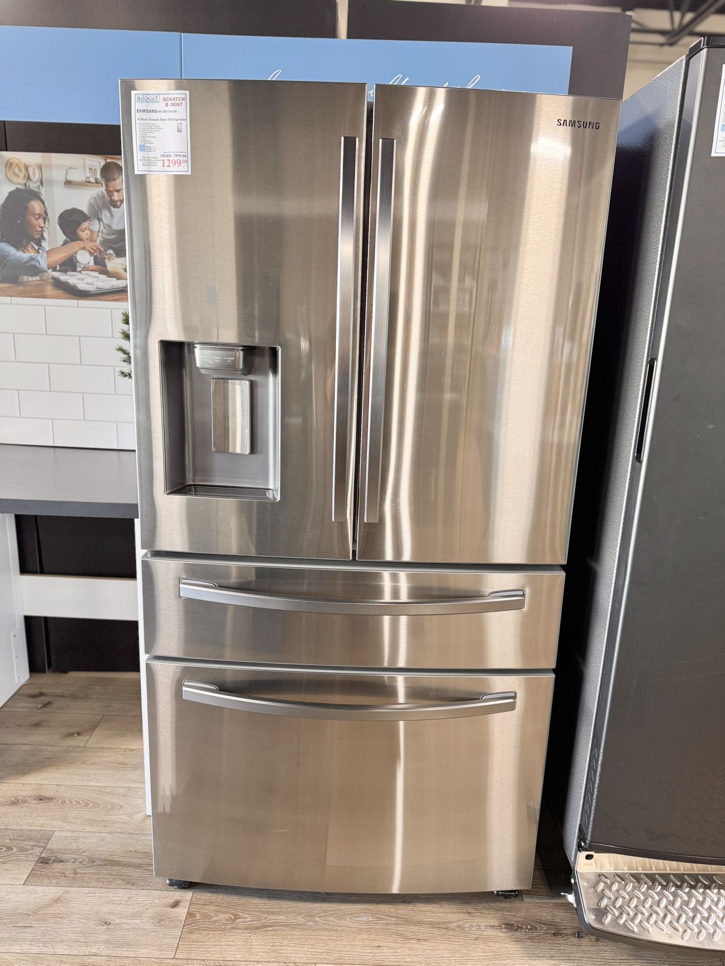 New Samsung 28-cu ft 4-Door French Door Refrigerator RF28R7201SR