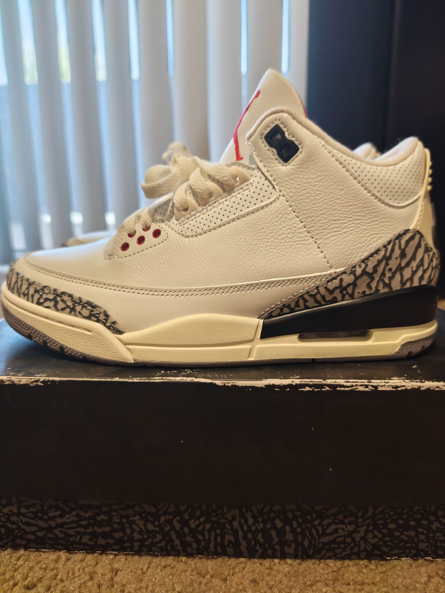 Air Jordan 3 "white cement reimagined" sz 8.5