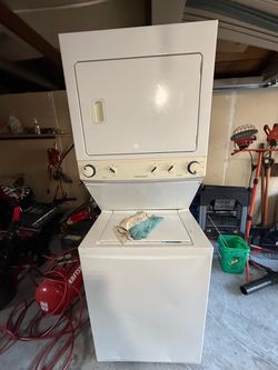 Stackable washer/dryer. Frigidaire.