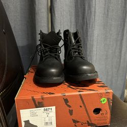 Steel toe boots