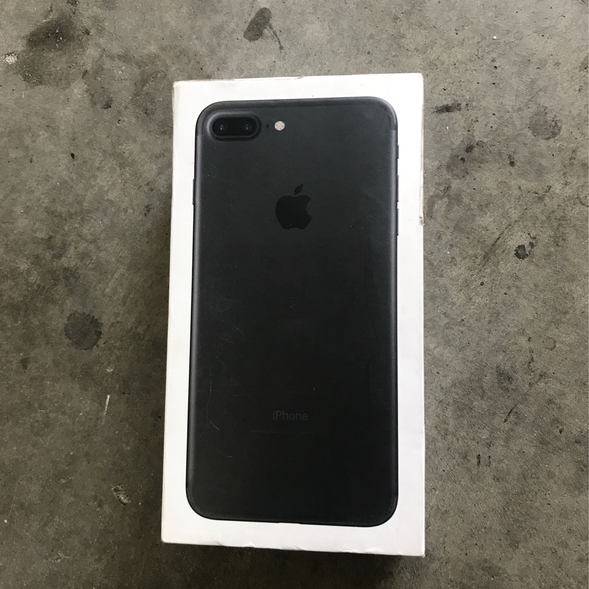 I-phone 7plus Carrier unlocked 128 gig black