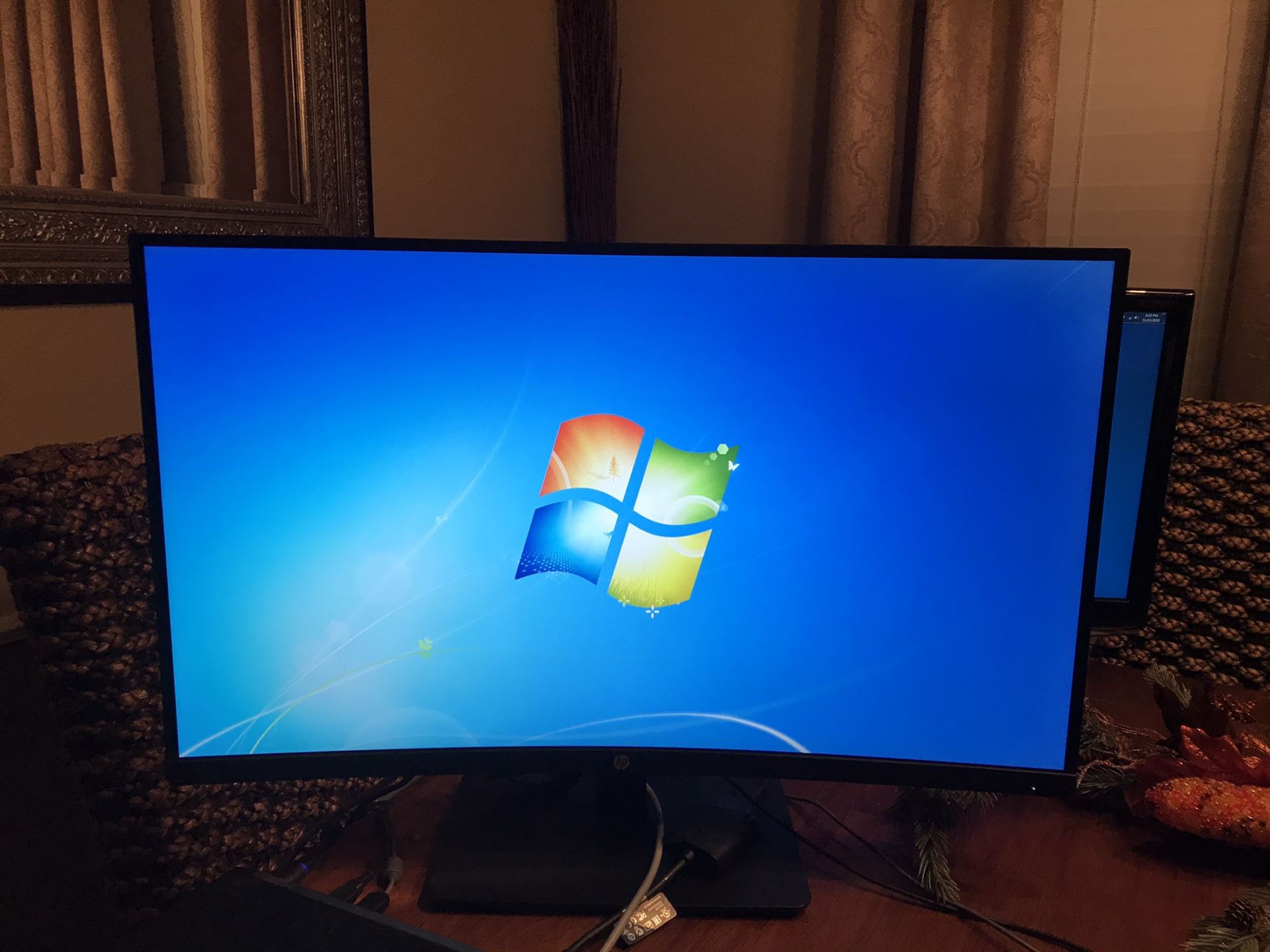 HP 27 inch curve monitor