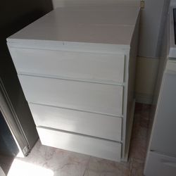WHITE DRESSER 4 DRAWERS