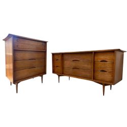 Vintage Mid Century Modern Solid Walnut 4-Drawer and 9-Drawer Dresser Set Dovetailed Drawers by Bassett Furniture