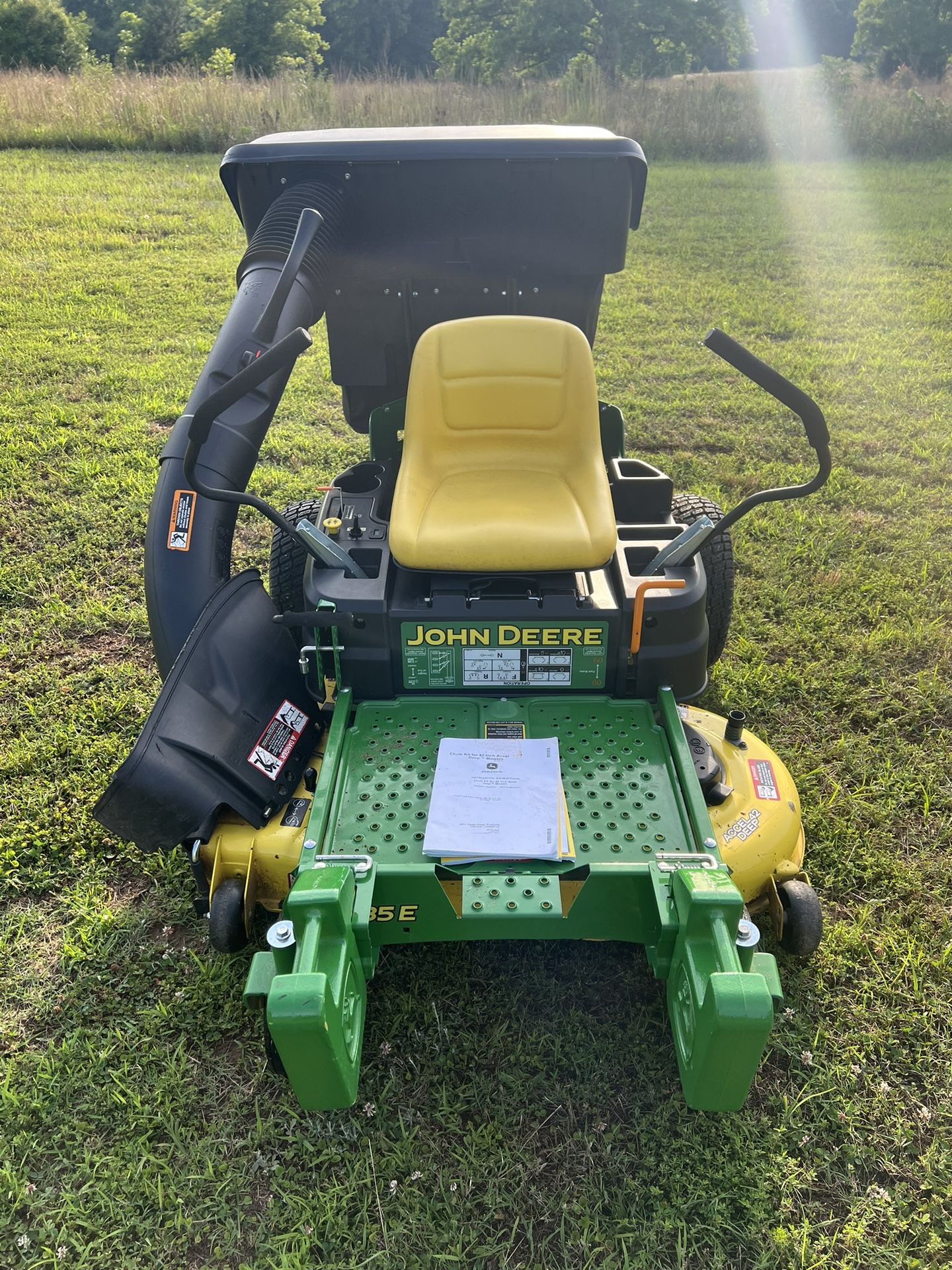 John Deere Z335E Zero Turn Lawn Mower