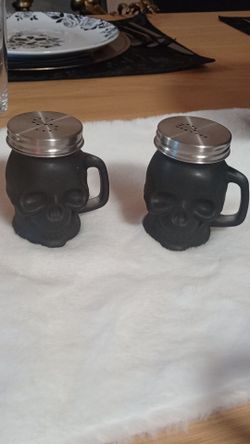 Skull Salt & Pepper Shakes