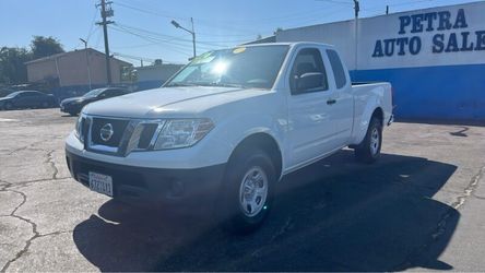 2016 Nissan Frontier King Cab S Truck 4DR
